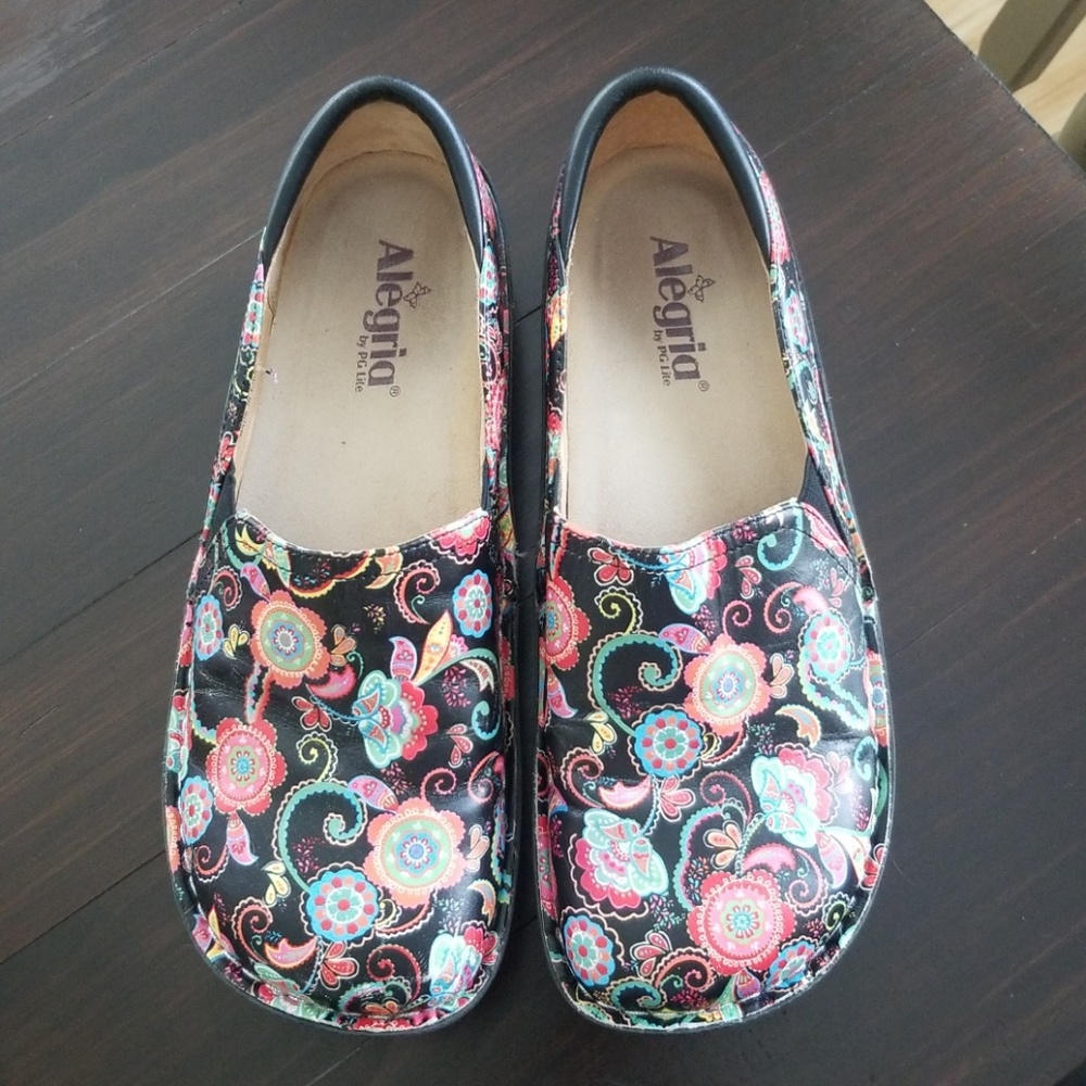 Alegria Debra Paisley Party